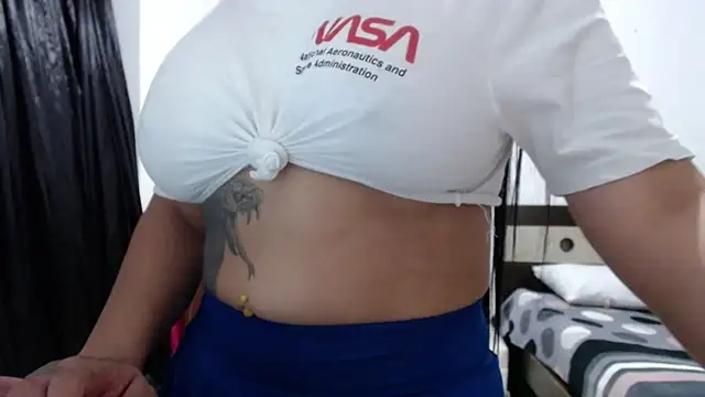 Snapshot of venuz_mendoza20 chatting on February 17, 2:35 pm venuz mendoza20 online show from February 17, 2:35 pm