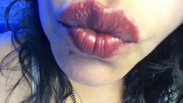Snapshot of tarivishu23 chatting on June 12, 2:32 am tarivishu23 online show from June 12, 2:32 am