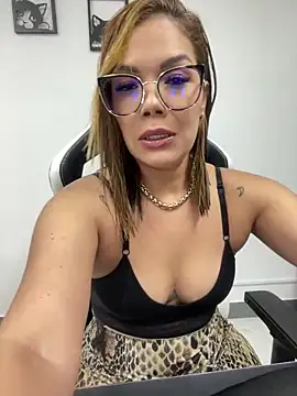 KellyBrooklyn  online show from January 3, 4:06 pm