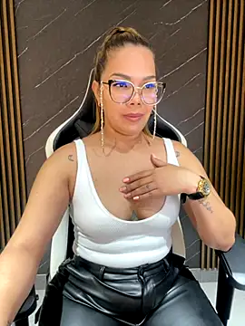 KellyBrooklyn  online show from September 13, 2:39 pm