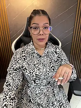 Snapshot of KellyBrooklyn_ chatting on February 21, 3:57 pm KellyBrooklyn online show from February 21, 3:57 pm