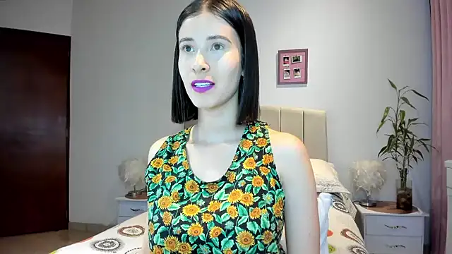 Snapshot of macarena_vallejo chatting on December 18, 2:53 am macarena vallejo online show from December 18, 2:53 am