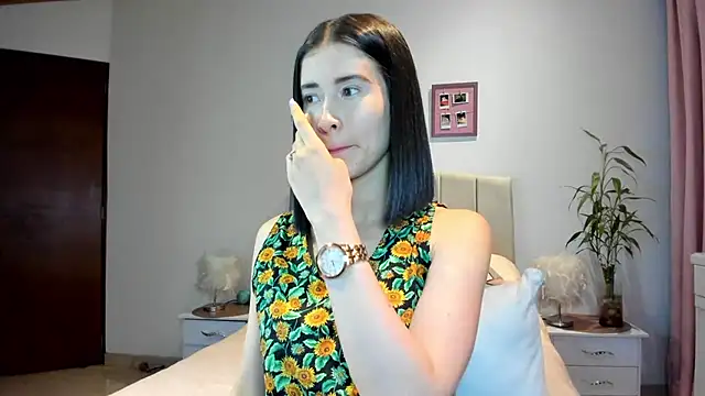 Snapshot of macarena_vallejo chatting on February 18, 1:54 am macarena vallejo online show from February 18, 1:54 am