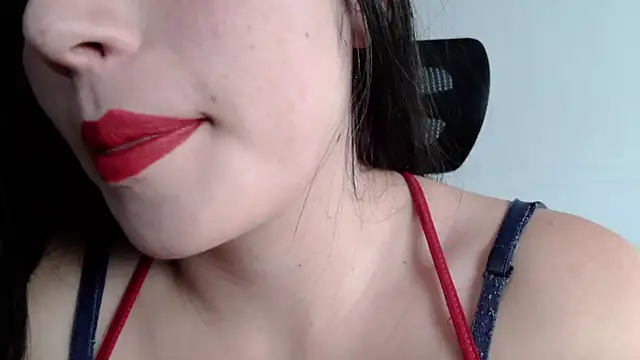 Snapshot of Honey_Aynur20 chatting on December 2, 8:55 pm Honey Aynur20 online show from December 2, 8:55 pm