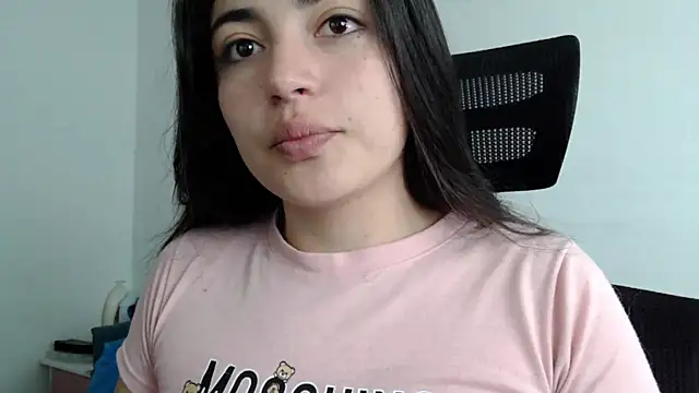 Snapshot of Honey_Aynur20 chatting on December 4, 2:37 pm Honey Aynur20 online show from December 4, 2:37 pm