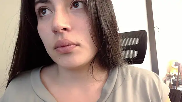 Snapshot of Honey_Aynur20 chatting on December 5, 2:20 am Honey Aynur20 online show from December 5, 2:20 am