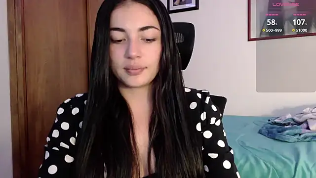 Snapshot of Honey_Aynur20 chatting on September 17, 8:10 pm Honey Aynur20 online show from September 17, 8:10 pm