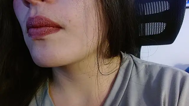 Snapshot of Honey_Aynur20 chatting on October 28, 5:15 pm Honey Aynur20 online show from October 28, 5:15 pm