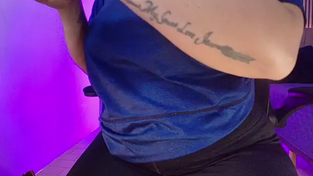 JuliRamirez online show from April 15, 5:53 pm