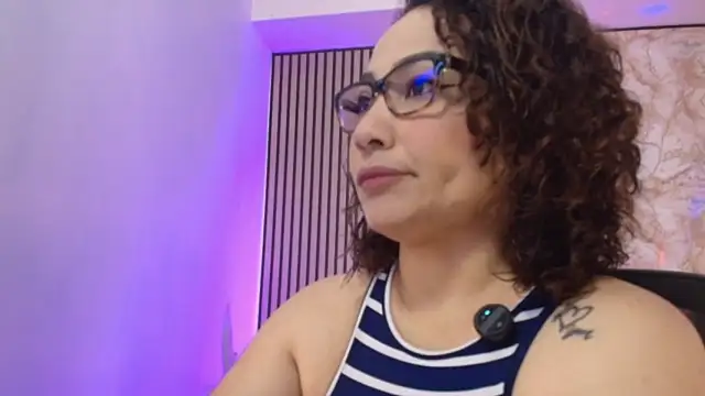 JuliRamirez online show from May 29, 1:09 pm