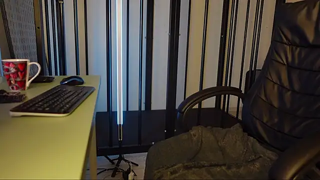 Snapshot of Tommy_Burnz chatting on January 19, 5:48 am Tommy Burnz online show from January 19, 5:48 am