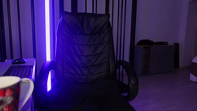 Snapshot of Tommy_Burnz chatting on February 11, 6:30 am Tommy Burnz online show from February 11, 6:30 am