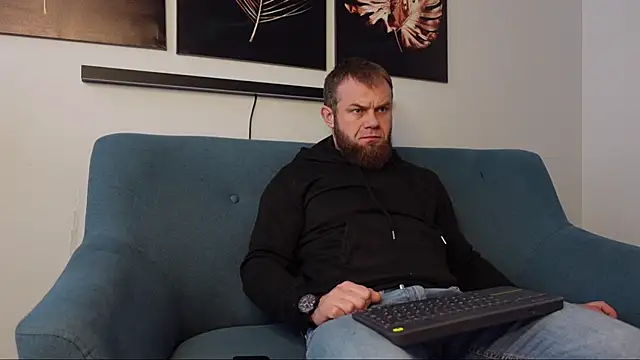 Snapshot of Tommy_Burnz chatting on February 22, 9:12 am Tommy Burnz online show from February 22, 9:12 am