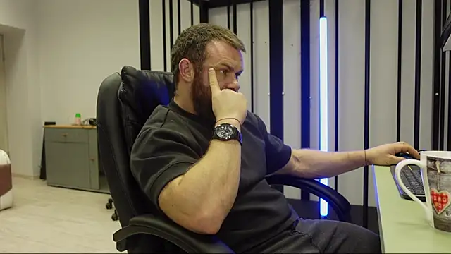 Snapshot of Tommy_Burnz chatting on February 27, 5:34 am Tommy Burnz online show from February 27, 5:34 am