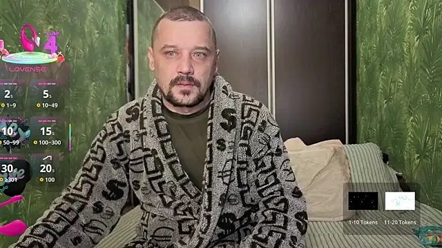 Snapshot of DanielOhCool chatting on September 28, 6:41 am DanielOhCool online show from September 28, 6:41 am