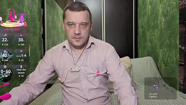 Snapshot of DanielOhCool chatting on October 18, 6:48 am DanielOhCool online show from October 18, 6:48 am