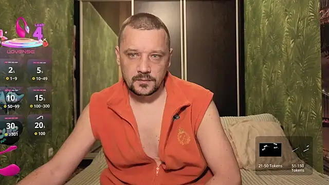 Snapshot of DanielOhCool chatting on November 8, 5:18 am DanielOhCool online show from November 8, 5:18 am