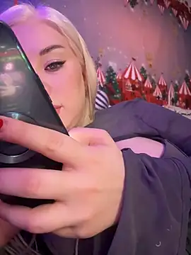 LaraHollywood online show from December 21, 4:19 am