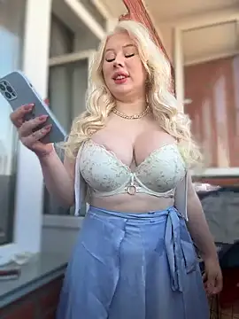 LaraHollywood online show from October 1, 3:34 am