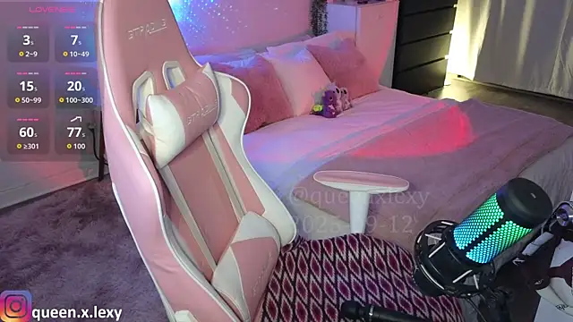 Snapshot of queenxlexy chatting on September 13, 5:35 pm queenxlexy online show from September 13, 5:35 pm