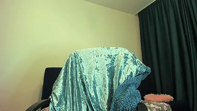 Angelaroberti3 online show from December 16, 1:43 pm