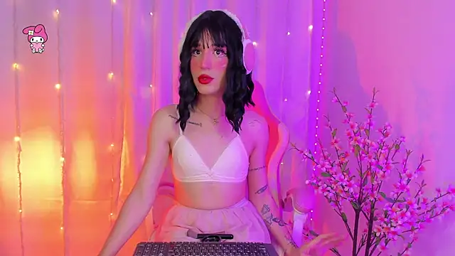 Snapshot of rosseblondee chatting on June 18, 10:14 pm rosseblondee online show from June 18, 10:14 pm