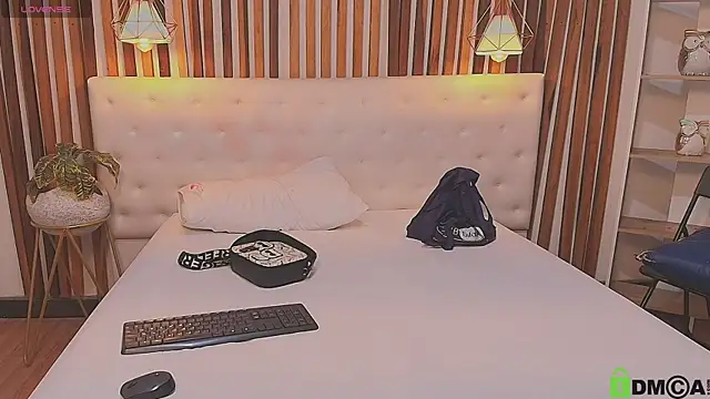 valerie lya online show from April 4, 11:51 am