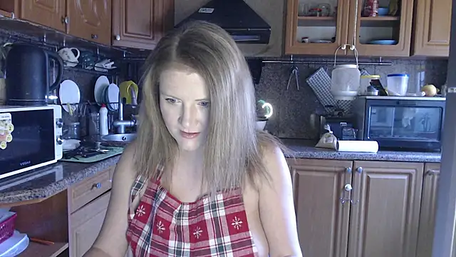 Snapshot of LizaCakes chatting on March 18, 11:08 am LizaCakes online show from March 18, 11:08 am