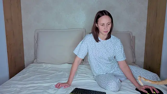 Snapshot of sweeetgirls2021 chatting on February 7, 3:05 pm sweeetgirls2021 online show from February 7, 3:05 pm