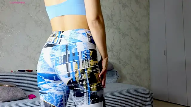 sweeetgirls2021 online show from March 22, 2:59 am