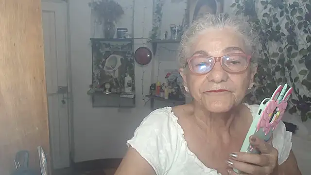 FunnyGrandma online show from May 26, 1:23 am