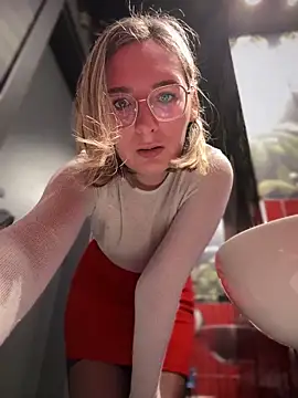 The Snowwhitee online show from December 20, 9:11 am