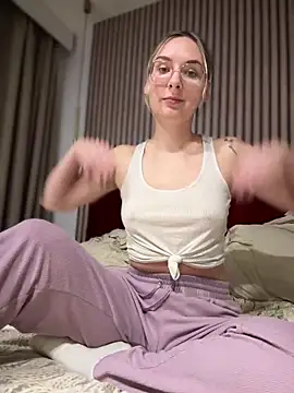 The Snowwhitee online show from January 4, 4:00 pm