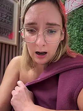 The Snowwhitee online show from March 12, 10:17 pm