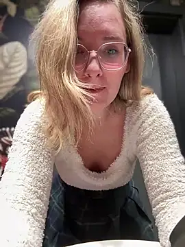 The Snowwhitee online show from March 15, 9:05 pm