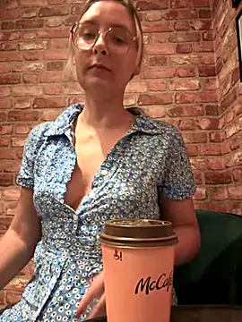 The Snowwhitee online show from September 20, 9:05 pm