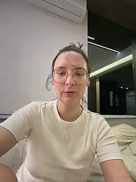 The Snowwhitee online show from April 5, 7:55 pm