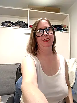 SweetandNaughty1 online show from July 6, 4:31 am