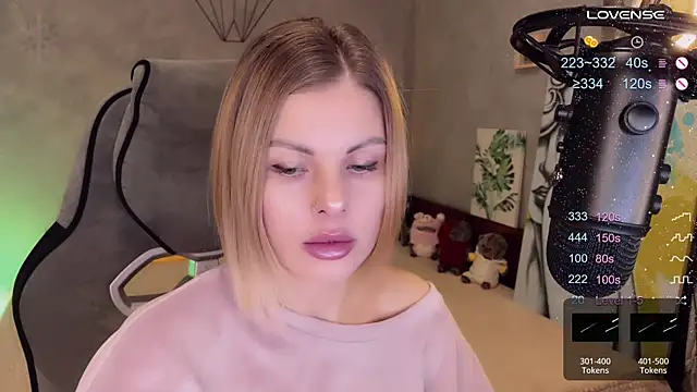 Snapshot of Your_Sweet_Lilu chatting on December 13, 11:34 am Your Sweet Lilu online show from December 13, 11:34 am