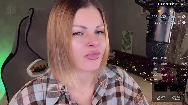 Snapshot of Your_Sweet_Lilu chatting on December 20, 3:10 pm Your Sweet Lilu online show from December 20, 3:10 pm