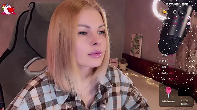 Snapshot of Your_Sweet_Lilu chatting on March 22, 9:56 am Your Sweet Lilu online show from March 22, 9:56 am