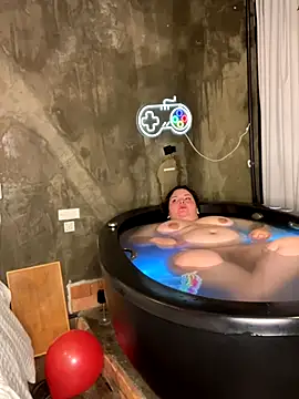 Snapshot of valentinny chatting on November 8, 2:45 am valentinny online show from November 8, 2:45 am