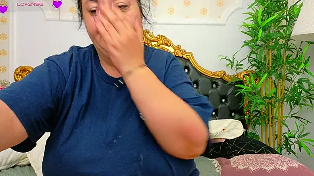 AleshaArabian online show from April 10, 1:44 am