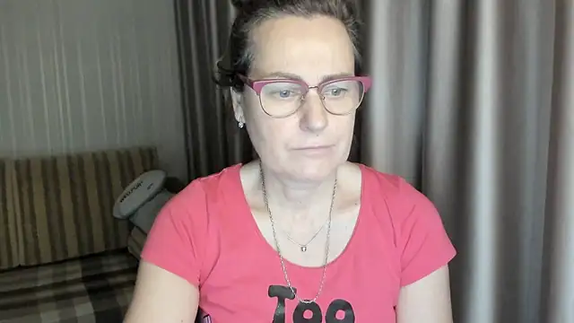 lauraoven online show from January 11, 7:05 pm