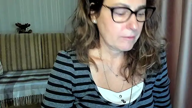 lauraoven online show from October 26, 8:31 am