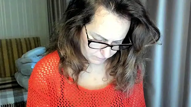 lauraoven online show from November 5, 7:52 am