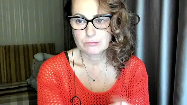 lauraoven online show from November 10, 5:12 pm