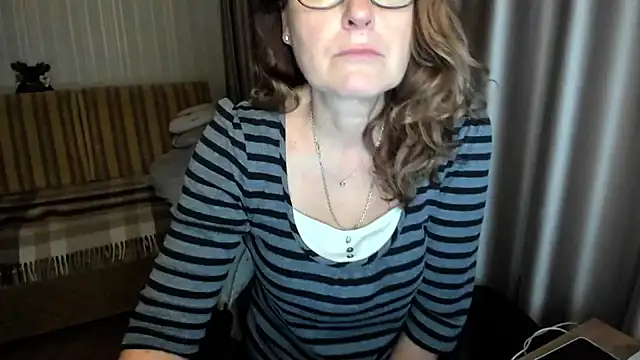 lauraoven online show from November 23, 4:29 pm