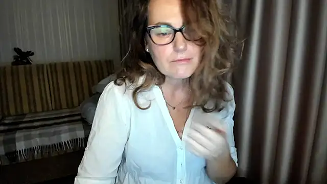 lauraoven online show from December 4, 7:50 am