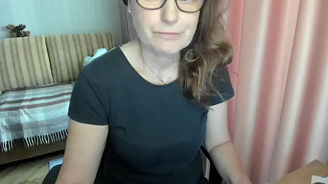 lauraoven online show from March 22, 2:42 pm